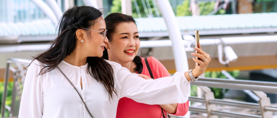 woman getting closer to others